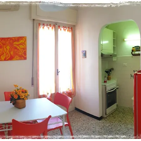 Casa Vacanza Marina, In Pieno Centro A Pochi Passi Dal Mare E Con Aria Condizionata! Diano Marina Exterior foto