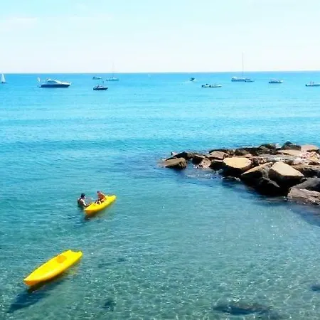 Casa Vacanza Marina, In Pieno Centro A Pochi Passi Dal Mare E Con Aria Condizionata! Diano Marina Exterior foto
